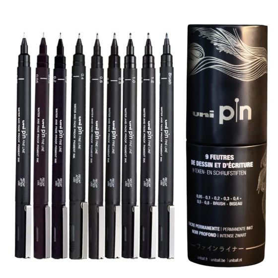 Coffret métal 9 feutres de dessin Uni Pin – édition Yoldie, encre noire waterproof Coffret métal 9 feutres de dessin Uni Pin – édition Yoldie, encre noire waterproof